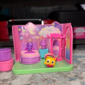 Pillow Cat’s Sweet Dreams Bedroom Room with Figure